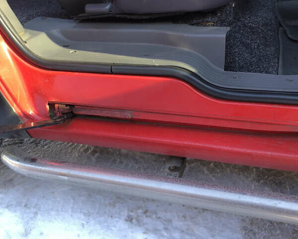 Красный Форд Турнео Коннект, объемом двигателя 1.75 л и пробегом 360 тыс. км за 4700 $, фото 1 на Automoto.ua