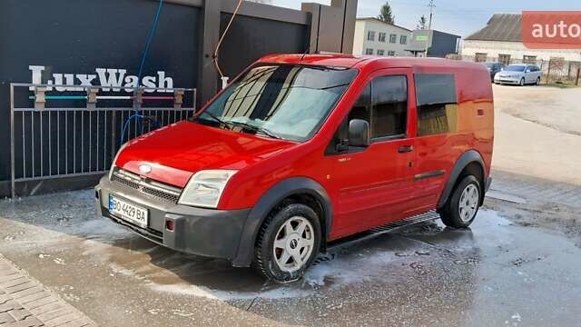 Красный Форд Турнео Коннект, объемом двигателя 1.8 л и пробегом 300 тыс. км за 2500 $, фото 1 на Automoto.ua