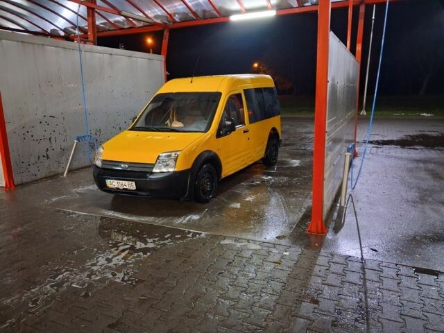 Желтый Форд Турнео Коннект, объемом двигателя 1.8 л и пробегом 320 тыс. км за 4500 $, фото 1 на Automoto.ua