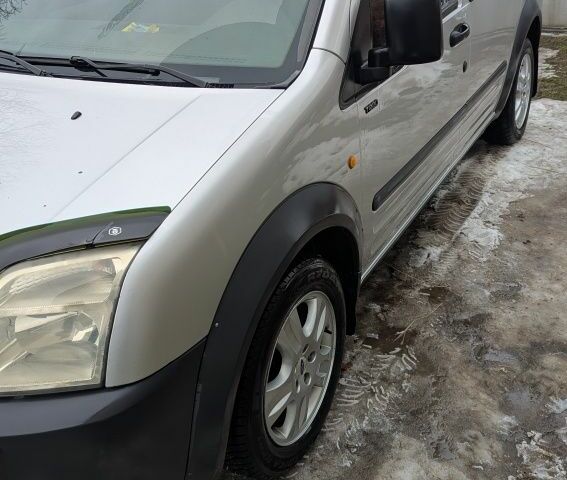 Серый Форд Турнео Коннект, объемом двигателя 1.8 л и пробегом 451 тыс. км за 4200 $, фото 1 на Automoto.ua