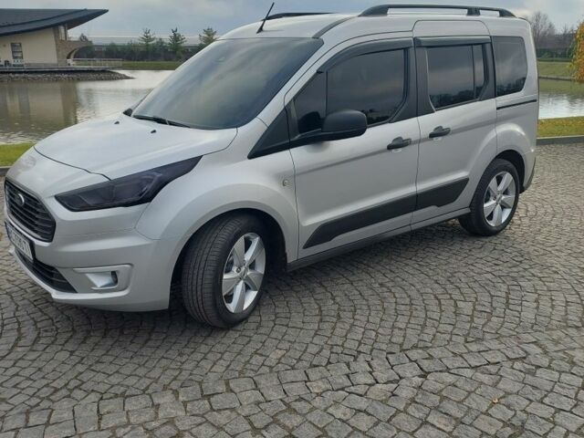 Серый Форд Турнео Коннект, объемом двигателя 1.5 л и пробегом 236 тыс. км за 20500 $, фото 1 на Automoto.ua