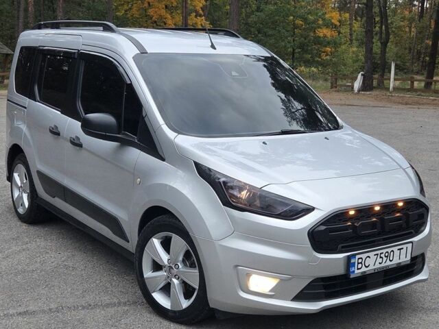 Сірий Форд Турнео Коннект, об'ємом двигуна 1.5 л та пробігом 257 тис. км за 14942 $, фото 1 на Automoto.ua
