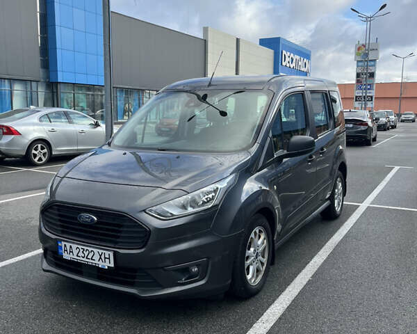 Серый Форд Турнео Коннект, объемом двигателя 1.5 л и пробегом 288 тыс. км за 15500 $, фото 1 на Automoto.ua