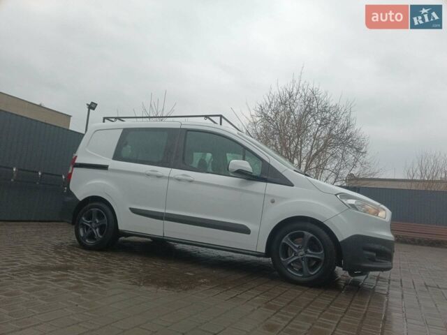 Белый Форд Tourneo Courier, объемом двигателя 1.5 л и пробегом 220 тыс. км за 10000 $, фото 1 на Automoto.ua