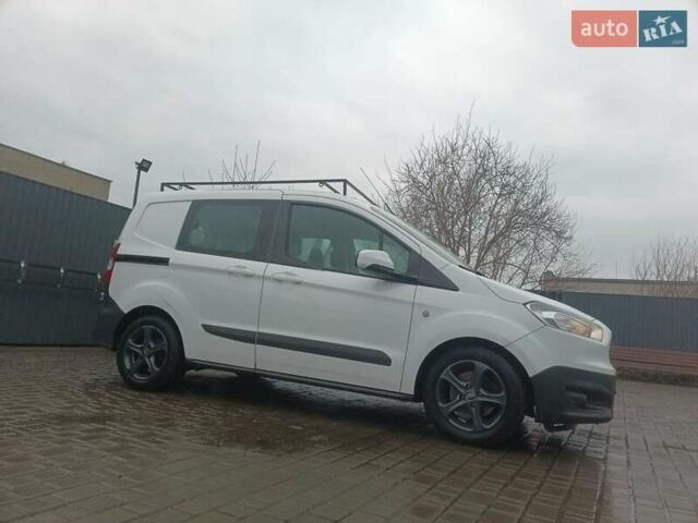 Белый Форд Tourneo Courier, объемом двигателя 1.5 л и пробегом 220 тыс. км за 10000 $, фото 1 на Automoto.ua