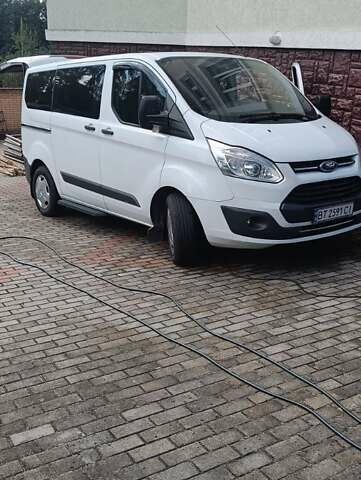 Белый Форд Турнео Кастом, объемом двигателя 2 л и пробегом 94 тыс. км за 21850 $, фото 1 на Automoto.ua