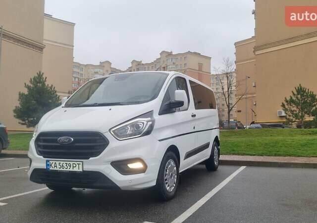 Белый Форд Турнео Кастом, объемом двигателя 2 л и пробегом 241 тыс. км за 21999 $, фото 1 на Automoto.ua