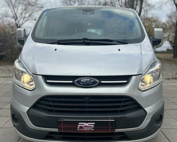 Сірий Форд Турнео Кастом, об'ємом двигуна 2.2 л та пробігом 336 тис. км за 17500 $, фото 1 на Automoto.ua