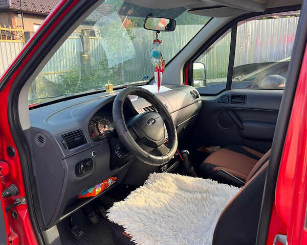 Червоний Форд Транзит Коннект, об'ємом двигуна 1.8 л та пробігом 360 тис. км за 3700 $, фото 1 на Automoto.ua