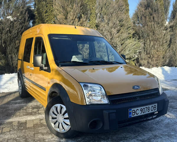 Желтый Форд Транзит Коннект, объемом двигателя 1.8 л и пробегом 256 тыс. км за 4100 $, фото 1 на Automoto.ua