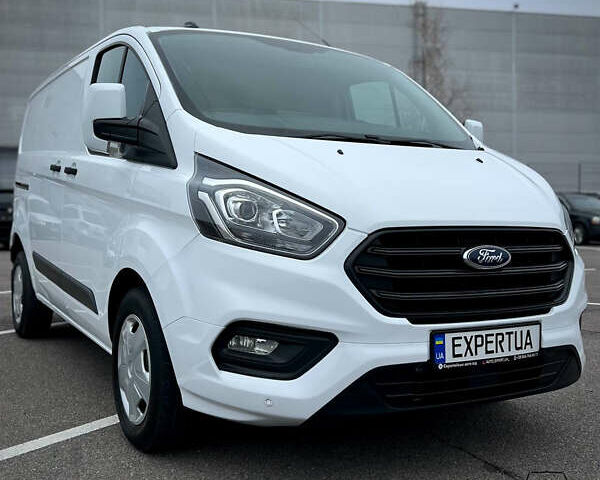 Белый Форд Транзит Кастом, объемом двигателя 2 л и пробегом 207 тыс. км за 18500 $, фото 1 на Automoto.ua