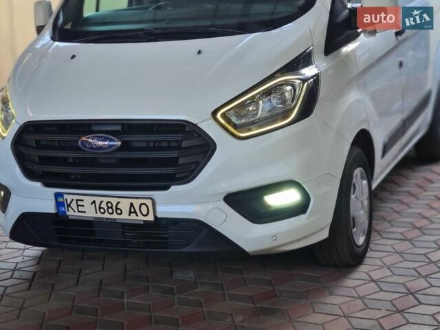 Белый Форд Транзит Кастом, объемом двигателя 2 л и пробегом 199 тыс. км за 17600 $, фото 1 на Automoto.ua
