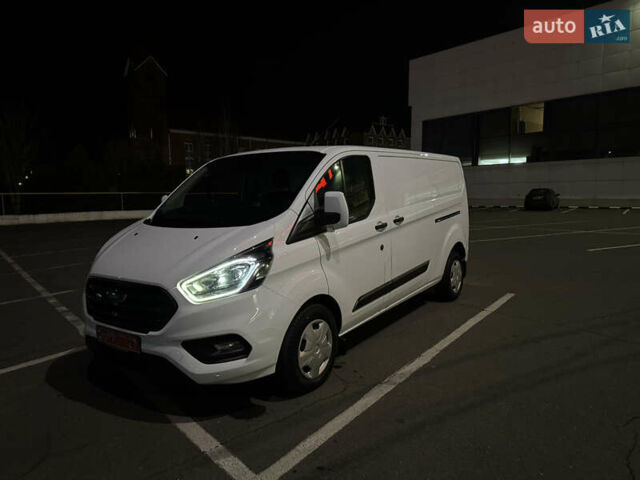 Белый Форд Транзит Кастом, объемом двигателя 2 л и пробегом 243 тыс. км за 17900 $, фото 1 на Automoto.ua