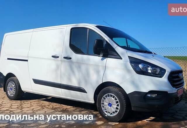 Белый Форд Транзит Кастом, объемом двигателя 2 л и пробегом 294 тыс. км за 15400 $, фото 1 на Automoto.ua