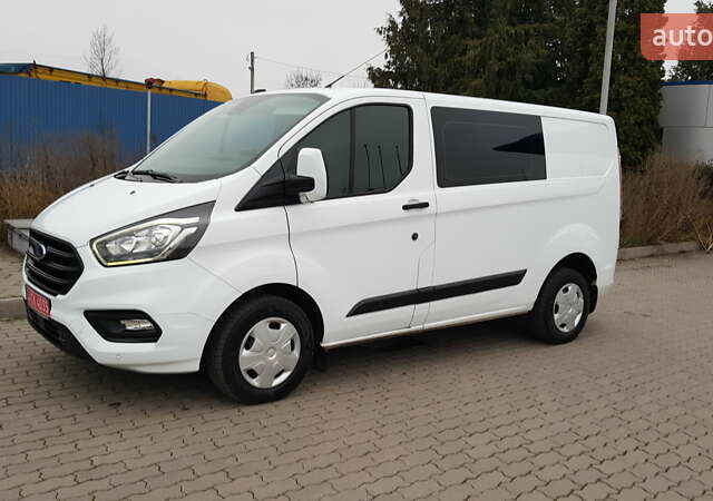 Белый Форд Транзит Кастом, объемом двигателя 2 л и пробегом 145 тыс. км за 16900 $, фото 1 на Automoto.ua