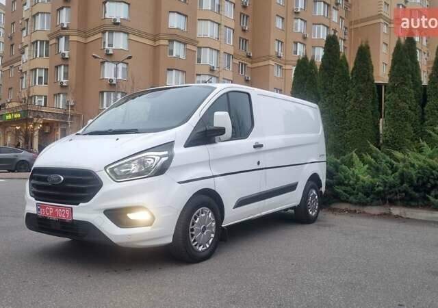 Белый Форд Транзит Кастом, объемом двигателя 2 л и пробегом 248 тыс. км за 17699 $, фото 1 на Automoto.ua