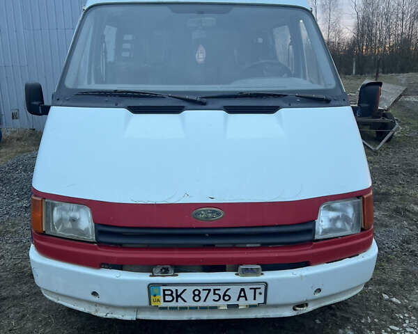Белый Форд Транзит, объемом двигателя 2.5 л и пробегом 200 тыс. км за 2250 $, фото 1 на Automoto.ua