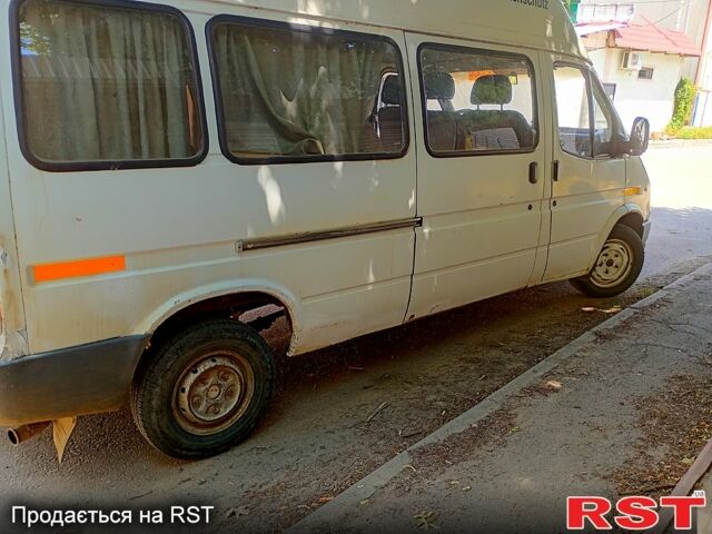 Белый Форд Транзит, объемом двигателя 2.5 л и пробегом 230 тыс. км за 1550 $, фото 1 на Automoto.ua