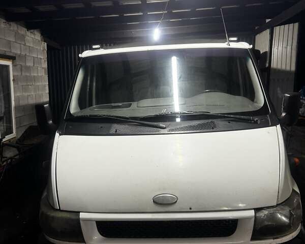 Белый Форд Транзит, объемом двигателя 2.4 л и пробегом 685 тыс. км за 11000 $, фото 1 на Automoto.ua