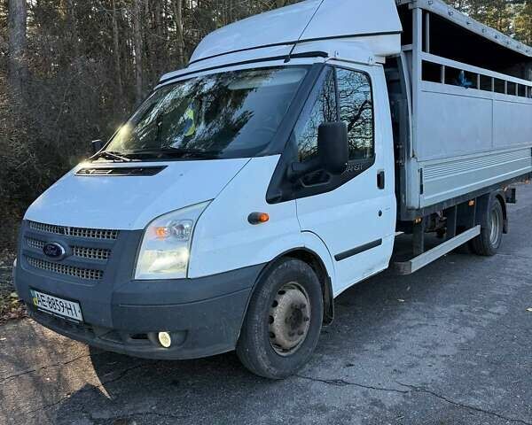 Білий Форд Транзит, об'ємом двигуна 2.2 л та пробігом 250 тис. км за 15000 $, фото 1 на Automoto.ua