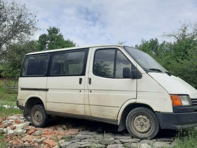 Белый Форд Транзит, объемом двигателя 2 л и пробегом 300 тыс. км за 1699 $, фото 1 на Automoto.ua