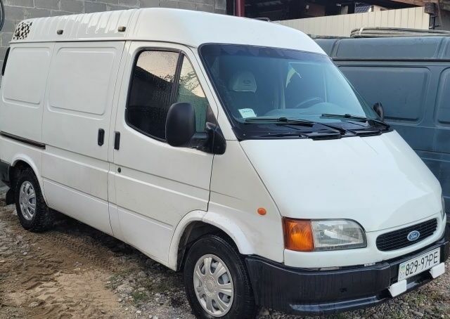 Белый Форд Транзит, объемом двигателя 0 л и пробегом 300 тыс. км за 2900 $, фото 1 на Automoto.ua