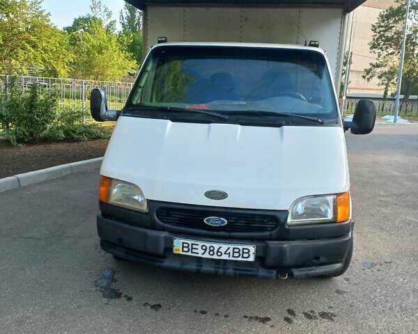 Білий Форд Транзит, об'ємом двигуна 2.5 л та пробігом 230 тис. км за 3950 $, фото 1 на Automoto.ua