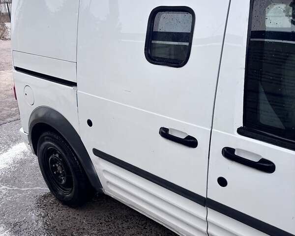 Белый Форд Транзит, объемом двигателя 1.8 л и пробегом 230 тыс. км за 9000 $, фото 1 на Automoto.ua