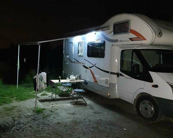 Білий Форд Транзит, об'ємом двигуна 2.2 л та пробігом 240 тис. км за 28000 $, фото 1 на Automoto.ua