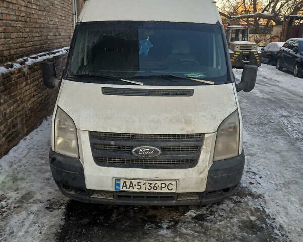 Белый Форд Транзит, объемом двигателя 2.2 л и пробегом 403 тыс. км за 9200 $, фото 1 на Automoto.ua