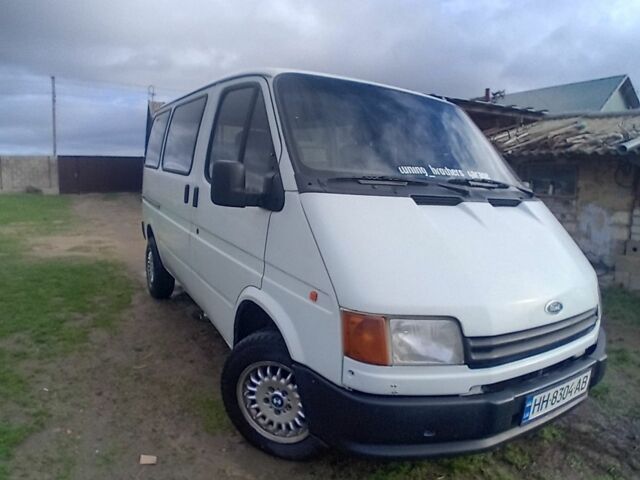 Белый Форд Транзит, объемом двигателя 2.5 л и пробегом 450 тыс. км за 3100 $, фото 1 на Automoto.ua