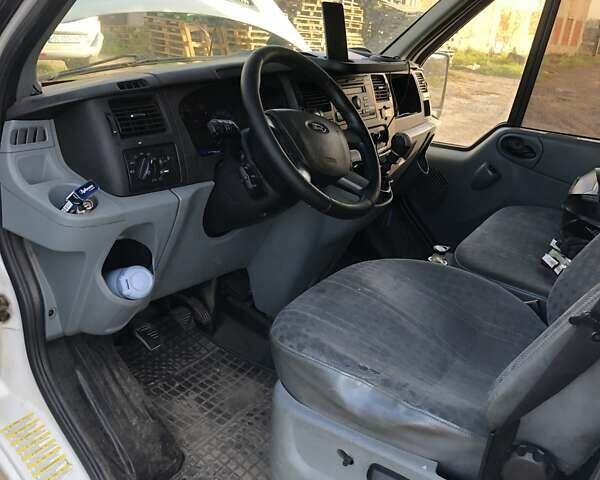Білий Форд Транзит, об'ємом двигуна 2.4 л та пробігом 425 тис. км за 5800 $, фото 1 на Automoto.ua