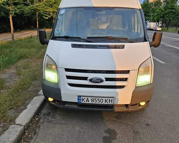 Белый Форд Транзит, объемом двигателя 2.4 л и пробегом 325 тыс. км за 7700 $, фото 1 на Automoto.ua