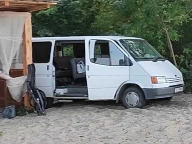 Белый Форд Транзит, объемом двигателя 2 л и пробегом 160 тыс. км за 3300 $, фото 1 на Automoto.ua