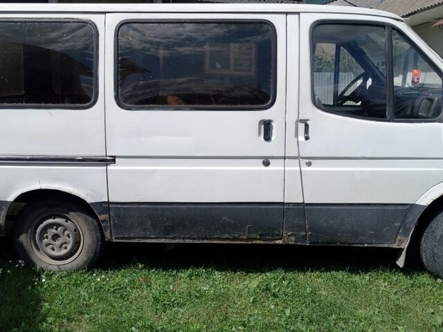 Белый Форд Транзит, объемом двигателя 2.5 л и пробегом 200 тыс. км за 1300 $, фото 1 на Automoto.ua