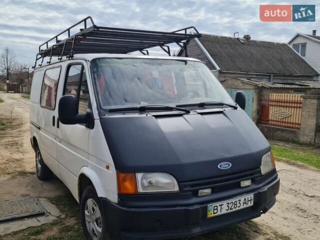 Белый Форд Транзит, объемом двигателя 2.5 л и пробегом 300 тыс. км за 1700 $, фото 1 на Automoto.ua