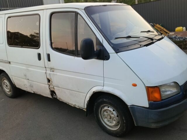 Белый Форд Транзит, объемом двигателя 2.5 л и пробегом 500 тыс. км за 773 $, фото 1 на Automoto.ua