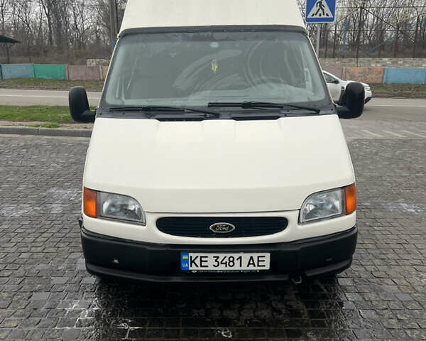 Белый Форд Транзит, объемом двигателя 2.5 л и пробегом 373 тыс. км за 4000 $, фото 1 на Automoto.ua