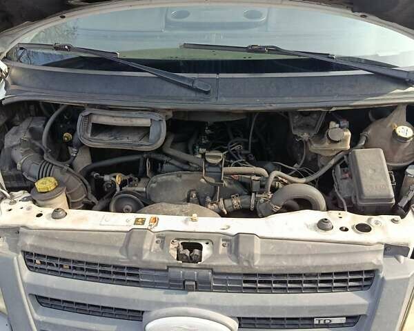 Белый Форд Транзит, объемом двигателя 2.4 л и пробегом 699 тыс. км за 4900 $, фото 1 на Automoto.ua