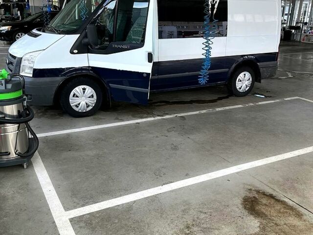 Белый Форд Транзит, объемом двигателя 2.2 л и пробегом 331 тыс. км за 9000 $, фото 1 на Automoto.ua