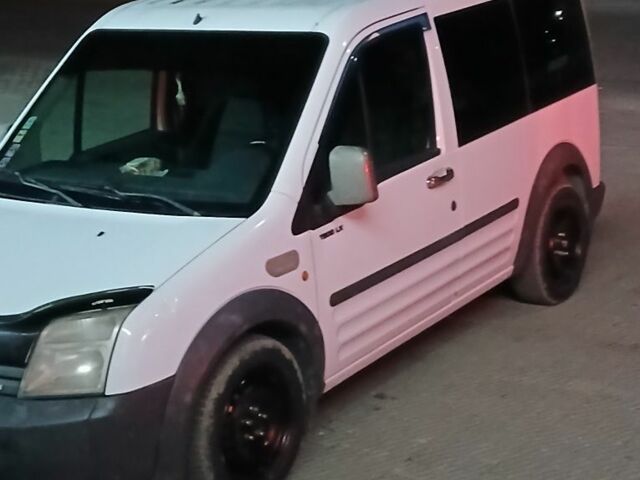 Белый Форд Транзит, объемом двигателя 1.8 л и пробегом 300 тыс. км за 3900 $, фото 1 на Automoto.ua