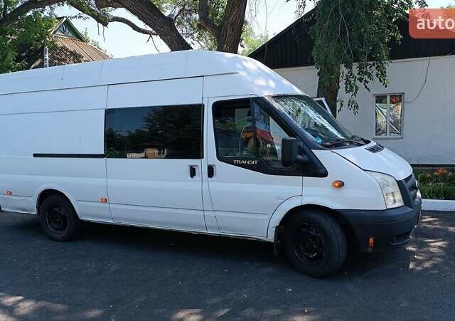 Белый Форд Транзит, объемом двигателя 2.4 л и пробегом 435 тыс. км за 9590 $, фото 1 на Automoto.ua