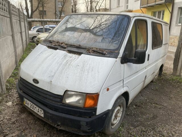 Білий Форд Транзит, об'ємом двигуна 2.5 л та пробігом 300 тис. км за 1738 $, фото 1 на Automoto.ua