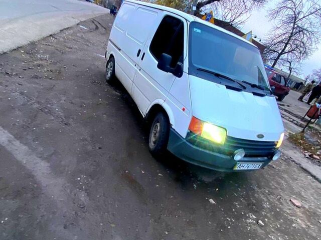 Білий Форд Транзит, об'ємом двигуна 2.5 л та пробігом 200 тис. км за 2000 $, фото 1 на Automoto.ua