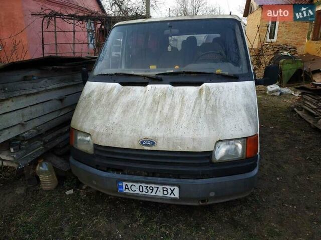 Белый Форд Транзит, объемом двигателя 2.5 л и пробегом 400 тыс. км за 1100 $, фото 1 на Automoto.ua