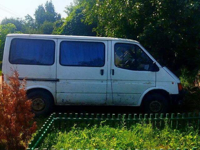 Білий Форд Транзит, об'ємом двигуна 2.4 л та пробігом 0 тис. км за 2700 $, фото 1 на Automoto.ua