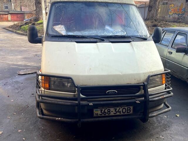 Белый Форд Транзит, объемом двигателя 2.5 л и пробегом 236 тыс. км за 800 $, фото 1 на Automoto.ua