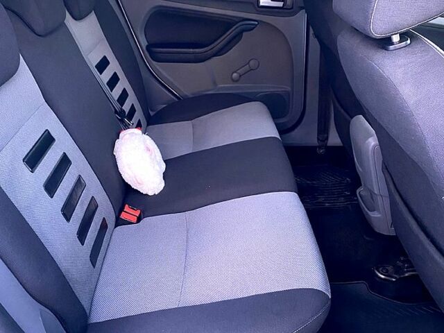 Белый Форд Транзит, объемом двигателя 2.4 л и пробегом 368 тыс. км за 3500 $, фото 1 на Automoto.ua