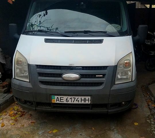 Белый Форд Транзит, объемом двигателя 2.2 л и пробегом 350 тыс. км за 5690 $, фото 1 на Automoto.ua