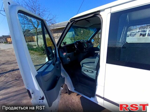 Білий Форд Транзит, об'ємом двигуна 2.2 л та пробігом 303 тис. км за 9000 $, фото 1 на Automoto.ua